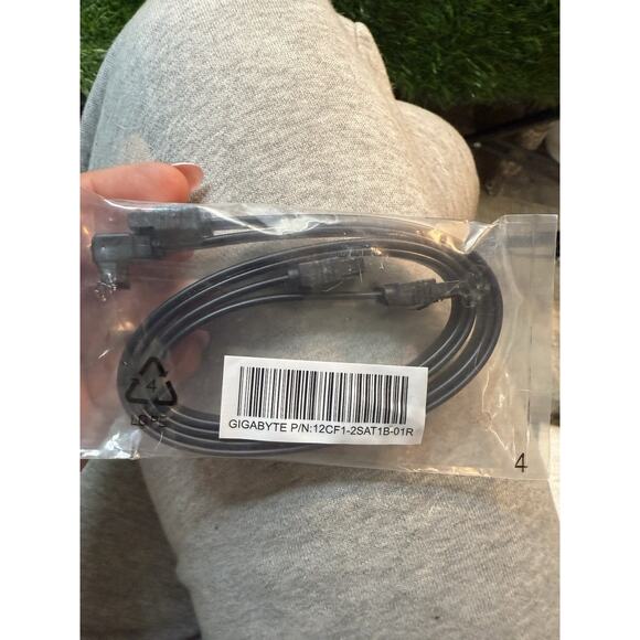 SATA CABLES (PACK OF 2) 6G Gigabyte 12CF1-2SAT1B-01R Sealed NEW - Picture 1 of 8